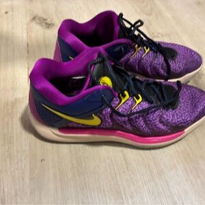 Nike Men’s basketball shoe size 9